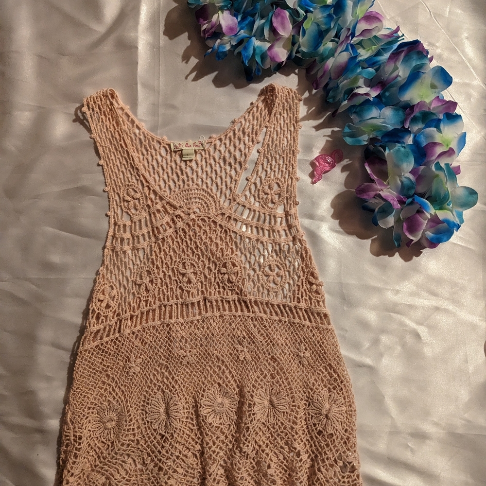 It's Our Time women's size L crocheted sleeveless swimsuit cover-up, pinkish tan
